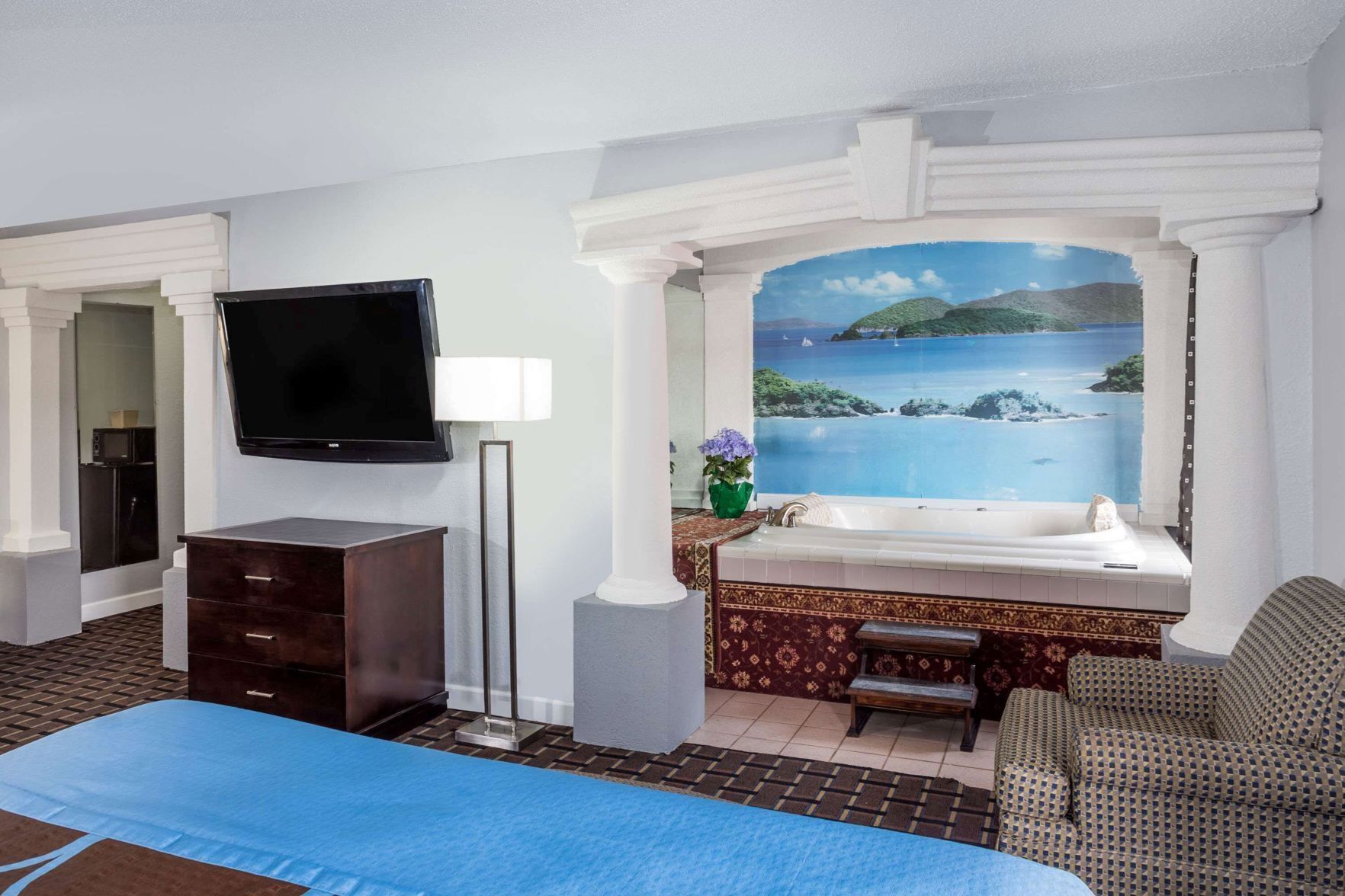 Desk, iron/ironing board, rollaway beds, free WiFi