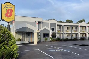 Exterior - Super 8 by Wyndham Belleville St. Louis Area (Belleville)