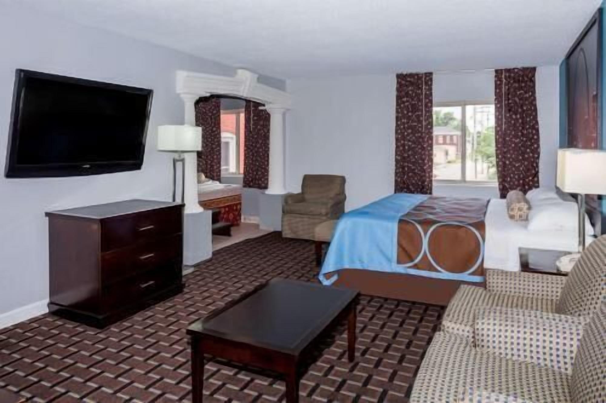Desk, iron/ironing board, rollaway beds, free WiFi