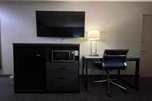 Escritorio, tabla de planchar con plancha, camas extra y wifi gratis 