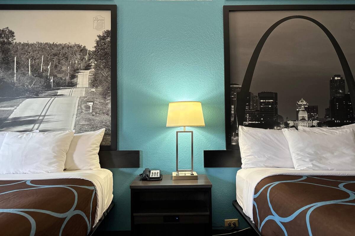 Escrivaninha, ferros/tábuas de passar roupa