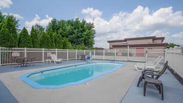 Piscina externa sazonal