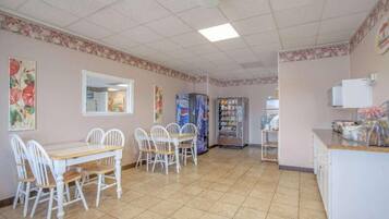 Sudah termasuk sarapan ala kontinental setiap hari