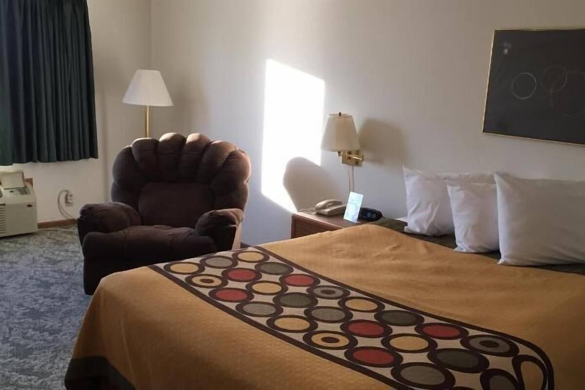 Desk, blackout drapes, free cribs/infant beds, rollaway beds