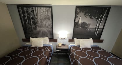 Super 8 by Wyndham Escanaba