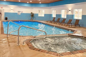 Una piscina cubierta