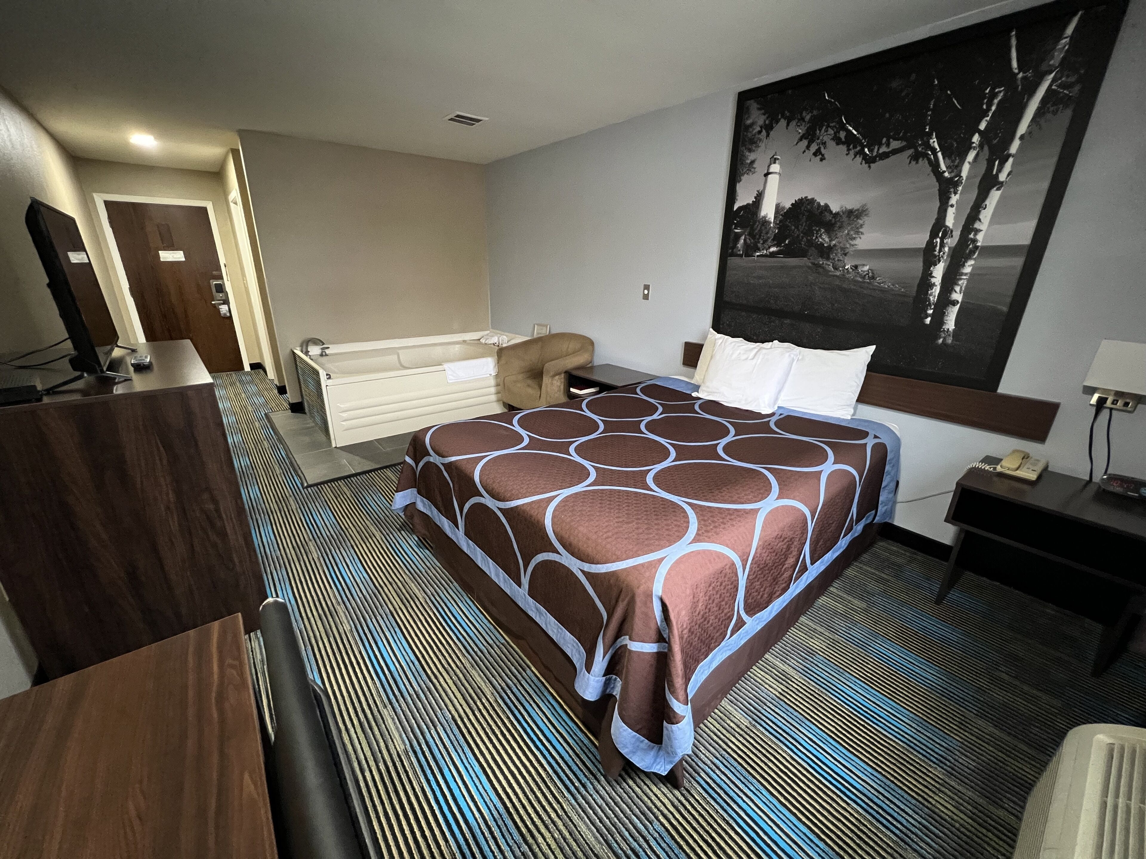 Escritorio, cortinas blackout y cunas gratuitas 