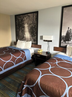 Standard Room, 2 Queen Beds | Desk, blackout curtains, free cots/infant beds, rollaway beds - Super 8 by Wyndham Escanaba (Escanaba)
