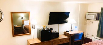 Love Hotels Staples by OYO at HWY 10 MN