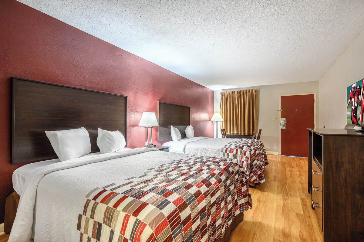 Blackout curtains, free cots/infant beds, rollaway beds, free WiFi