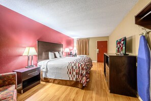 Blackout drapes, free cribs/infant beds, rollaway beds, free WiFi - Red Roof Inn Sylacauga (Sylacauga)