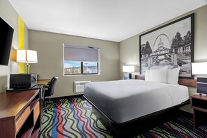 Kamar, 1 Tempat Tidur Queen, Bebas Asap Rokok | Brankas, meja kerja, tirai kedap cahaya, dan setrika/meja setrika