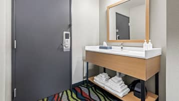 Articles de toilette gratuits, sĂšche-cheveux, serviettes fournies