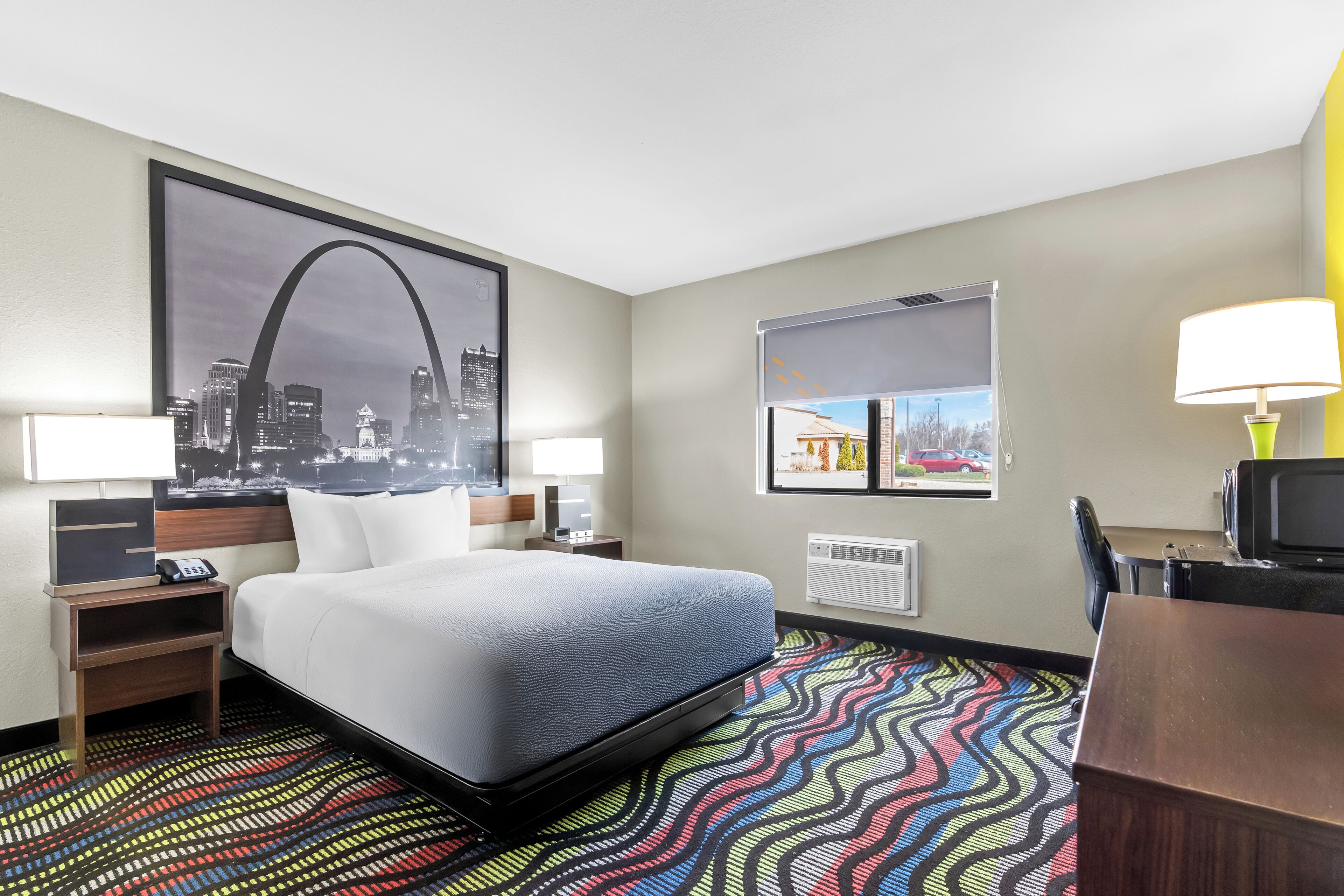 客房, 1 張加大雙人床, 無障礙, 非吸煙房 | 客房內保險箱、書桌、遮光布/窗簾、熨斗/熨衣板