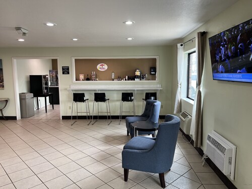 Super 8 by Wyndham Farmington