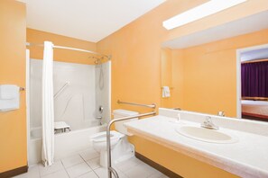 Kostenlose Toilettenartikel, Haartrockner, Handtücher