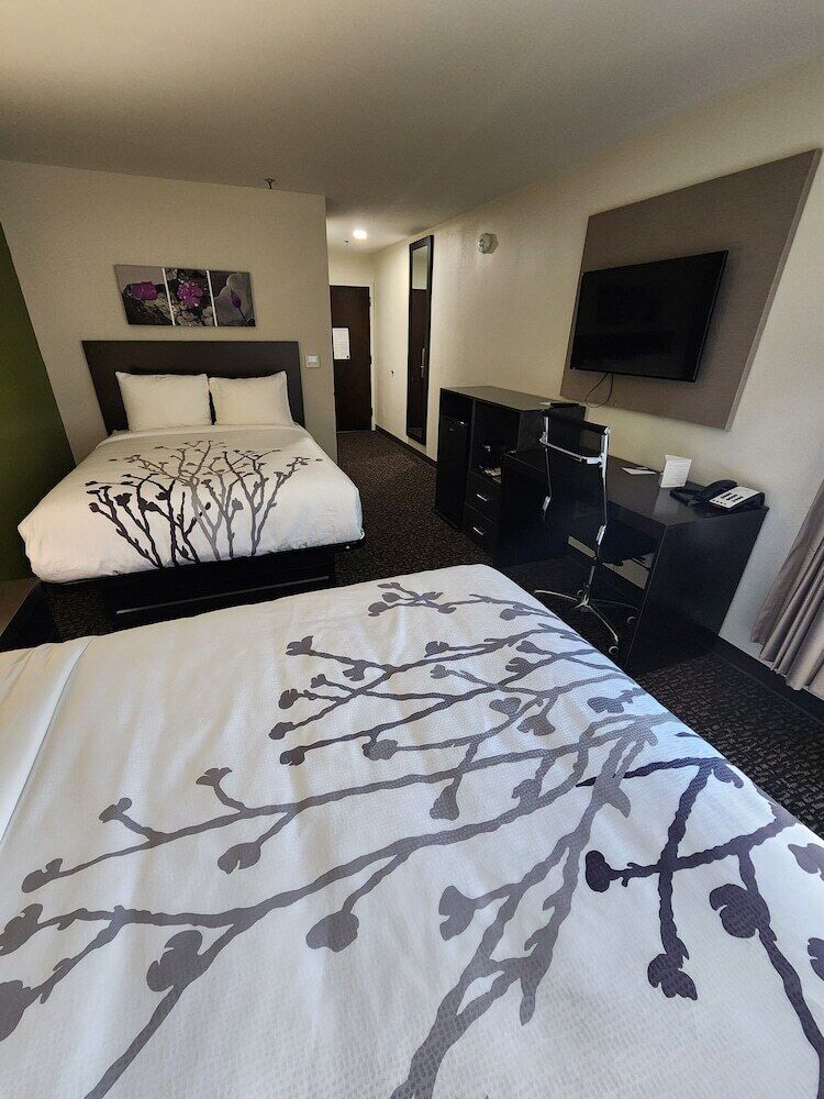 In-room safe, desk, laptop workspace, soundproofing