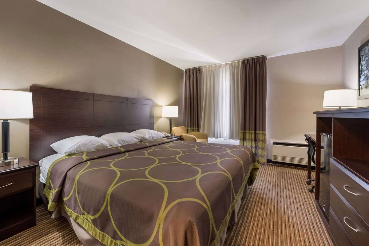 In-room safe, desk, laptop workspace, soundproofing
