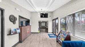 Lobby - Super 8 by Wyndham Lantana West Palm Beach (Lantana)
