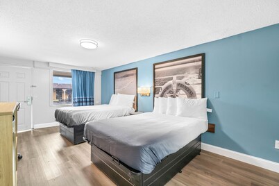 Super 8 by Wyndham Lantana West Palm Beach