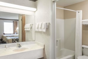 Combined shower/bathtub, free toiletries, hair dryer, towels