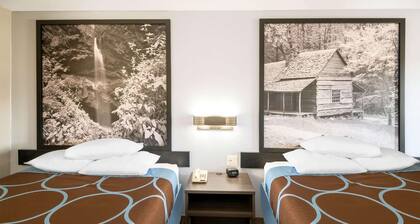 Super 8 by Wyndham Cleveland