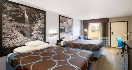 Super 8 by Wyndham Cleveland