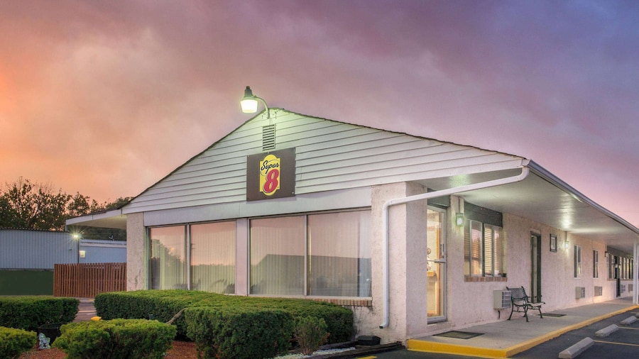 Super 8 by Wyndham Centerville-Richmond