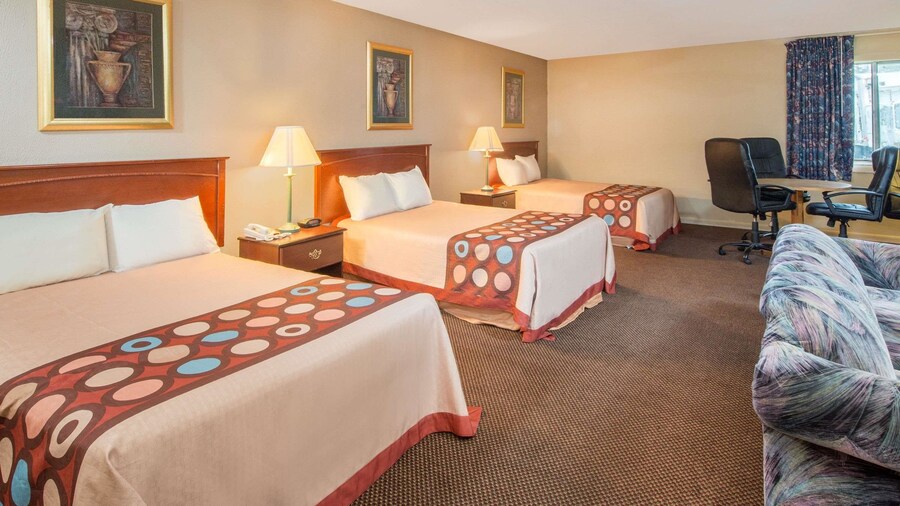 Super 8 by Wyndham Centerville-Richmond