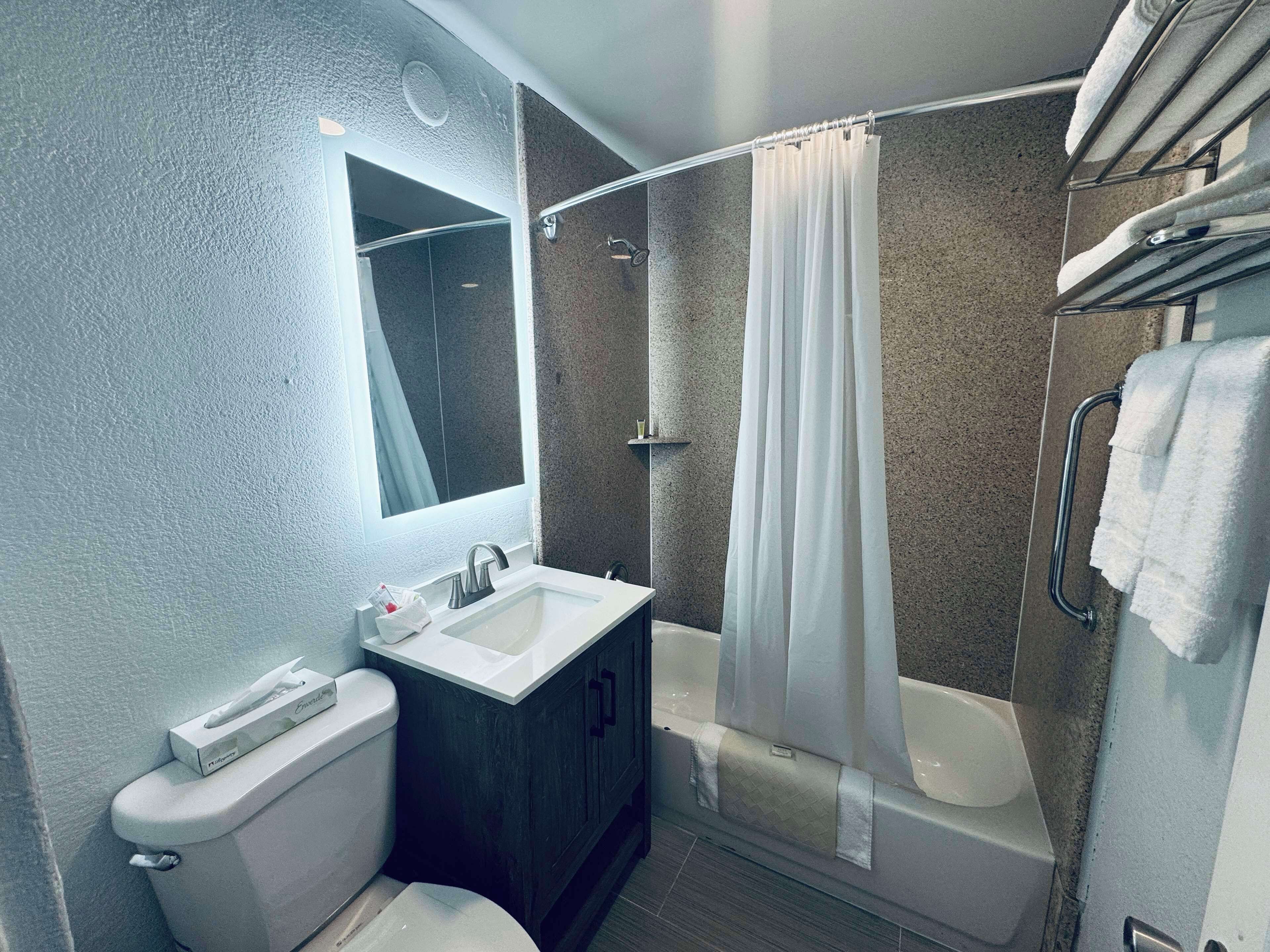 Photo - SureStay by Best Western Fresno Central