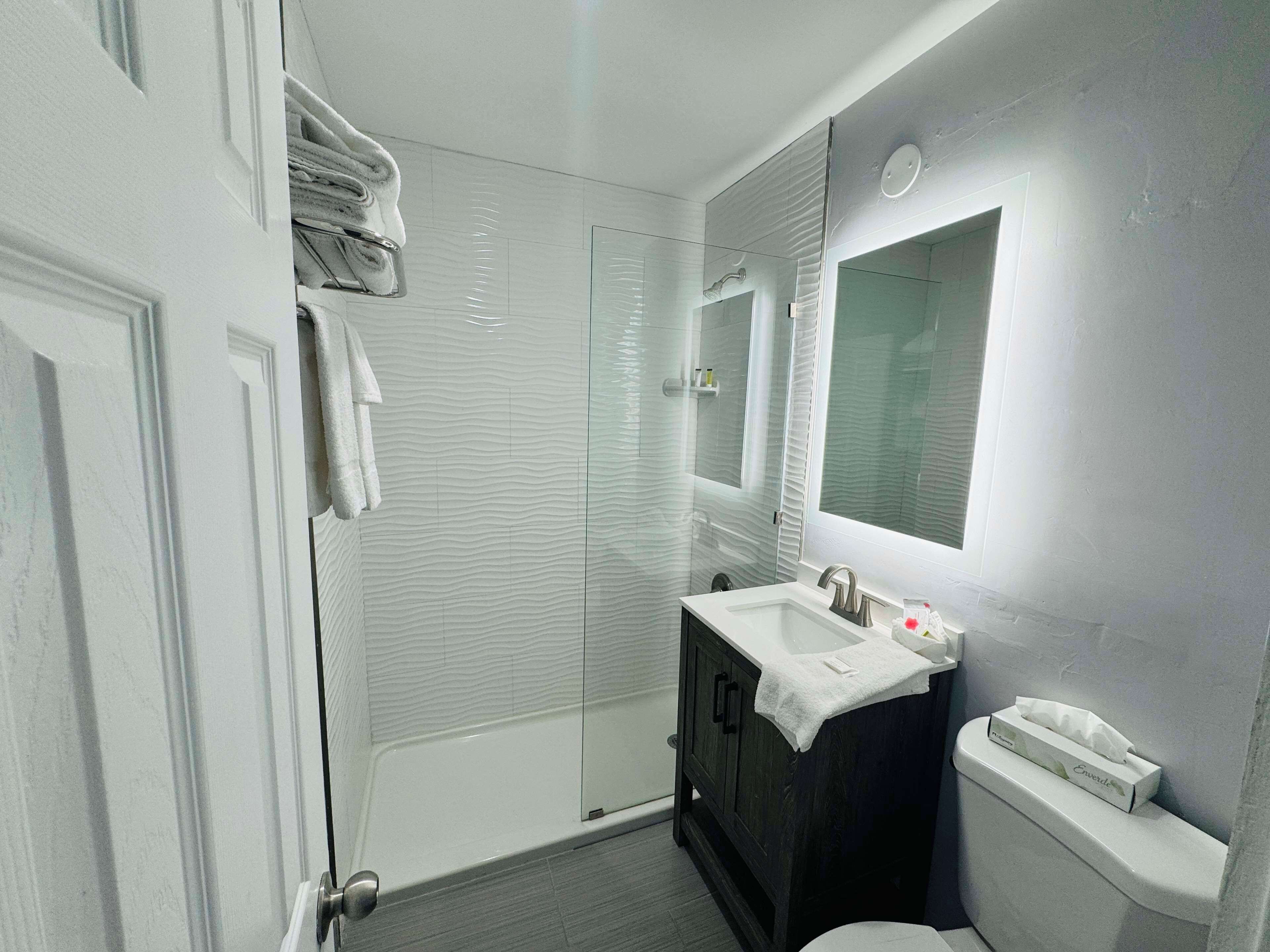 Photo - SureStay by Best Western Fresno Central