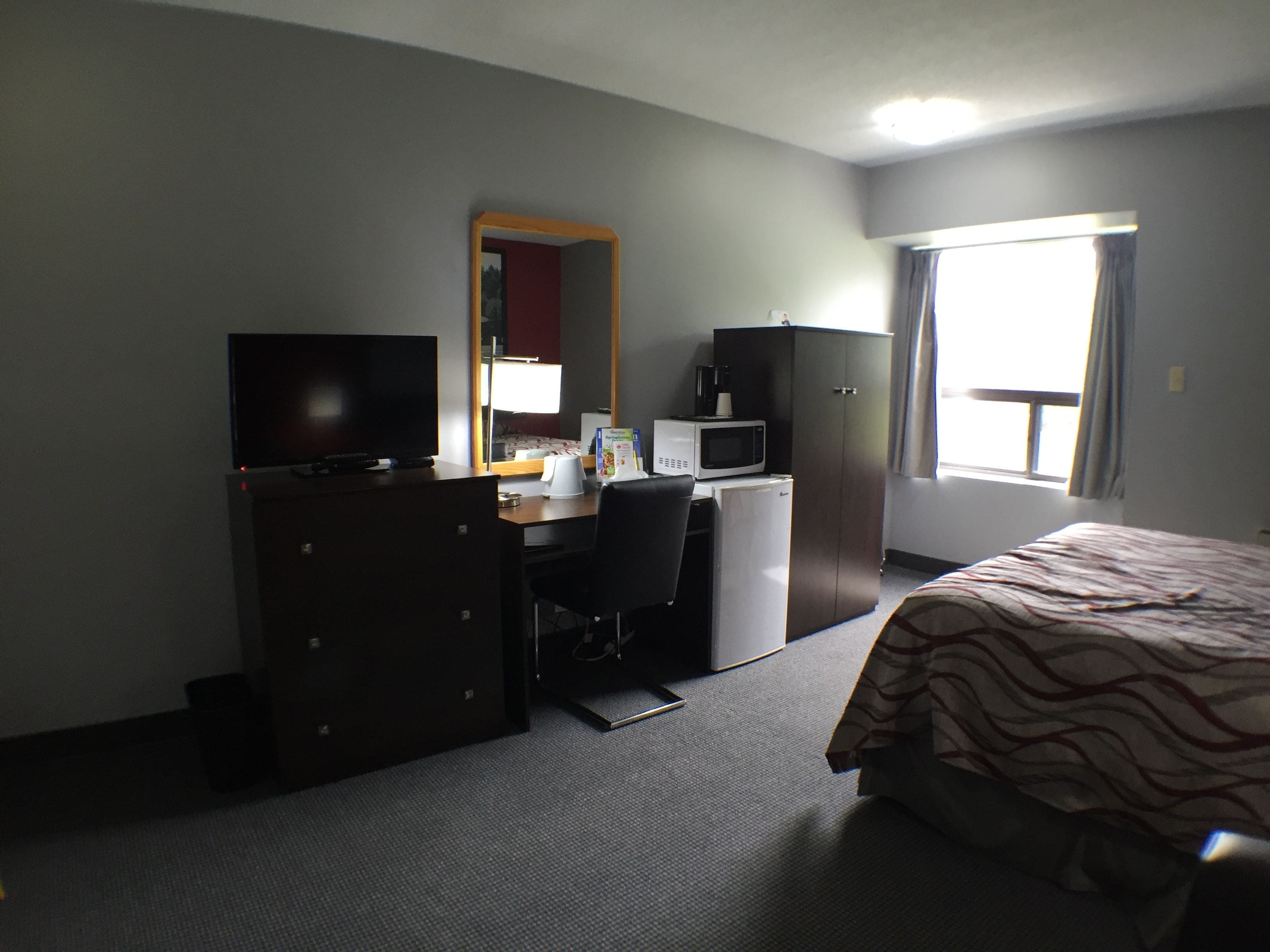 standard room, 1 queen bed | desk, iron/ironing board, free cots/infant beds, free wifi