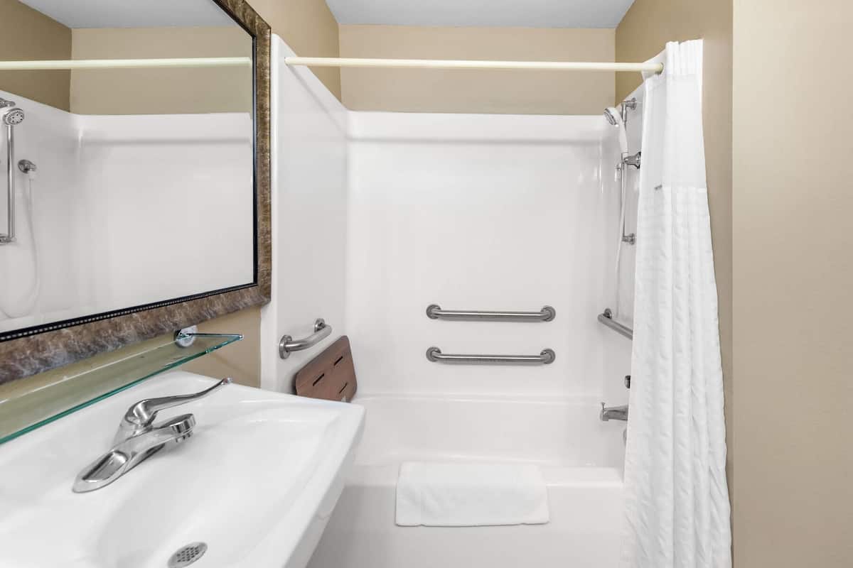 Room, 1 King Bed, Accessible, Non Smoking | Accessible bathroom