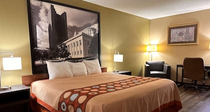 Super 8 by Wyndham Bellefontaine