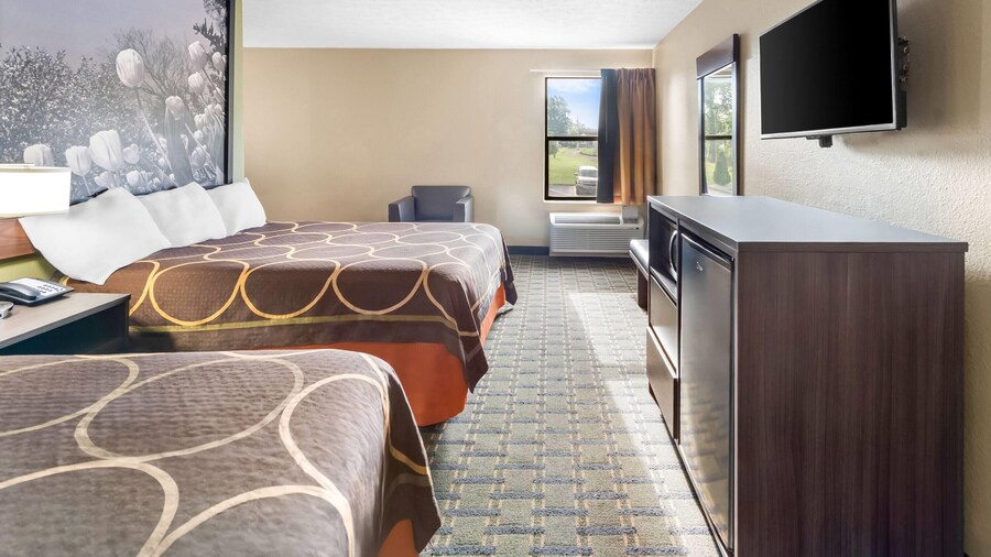 Super 8 by Wyndham Bellefontaine