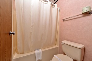 Free toiletries, hair dryer, towels - Americas Best Value Inn Beardstown (Beardstown)