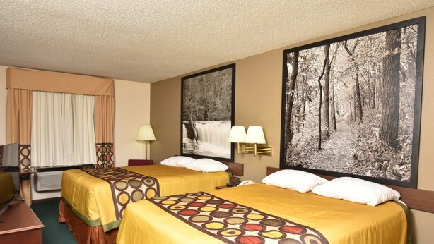 Premium bedding, down comforters, pillowtop beds, desk - Super 8 by Wyndham Springfield/Battlefield (Springfield)