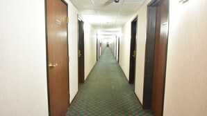 Interior - Super 8 by Wyndham Springfield/Battlefield (Springfield)