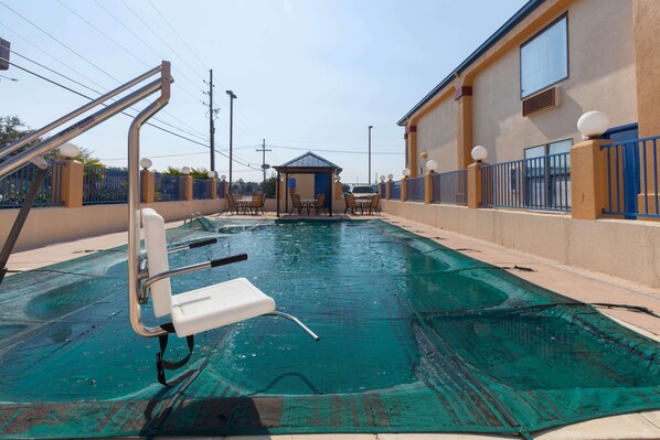 Piscine extérieure (ouverte en saison)