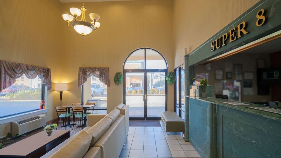 Super 8 by Wyndham Hammond