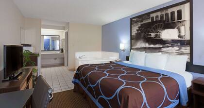 Super 8 by Wyndham Hammond