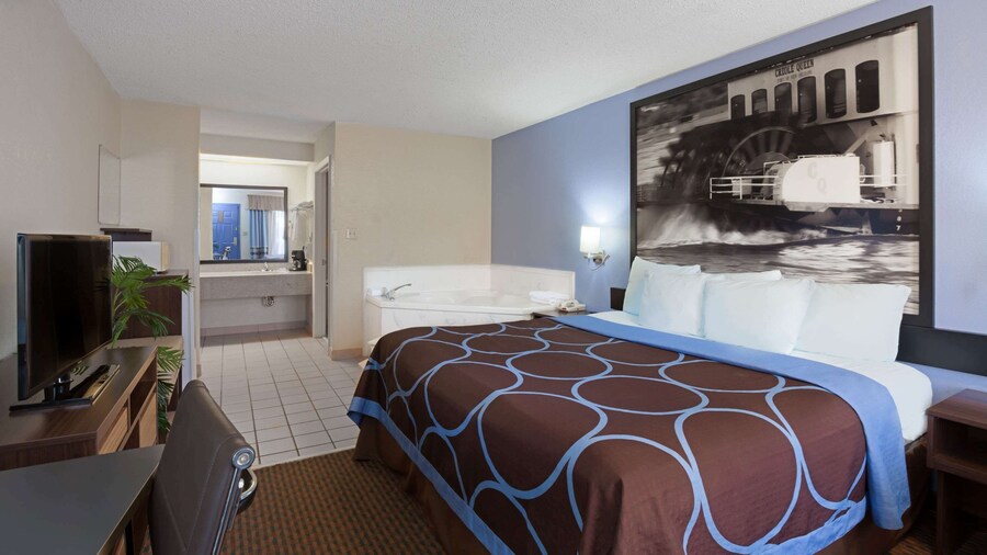 Super 8 by Wyndham Hammond