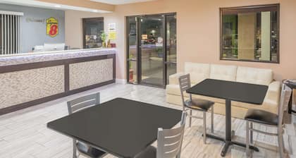 Super 8 by Wyndham Bryant Little Rock Area
