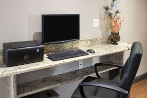 Business centre - Super 8 by Wyndham Ardmore (Ardmore)
