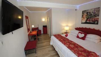 Deluxe Single Room, 1 King Bed, Smoking | Free WiFi