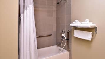 Combined shower/bathtub, free toiletries, hair dryer, towels