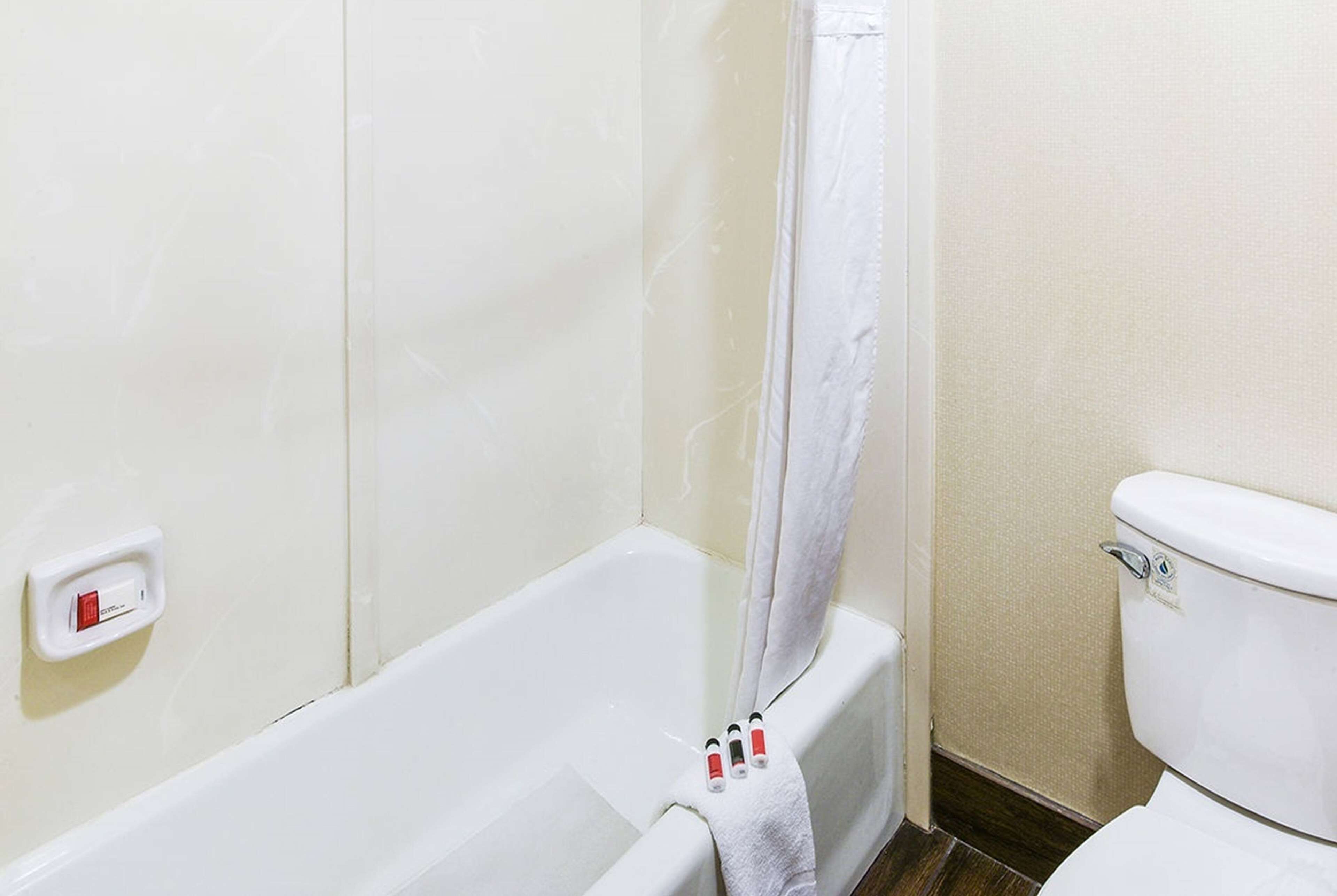 Foto - Travelodge by Wyndham Commerce Los Angeles Area