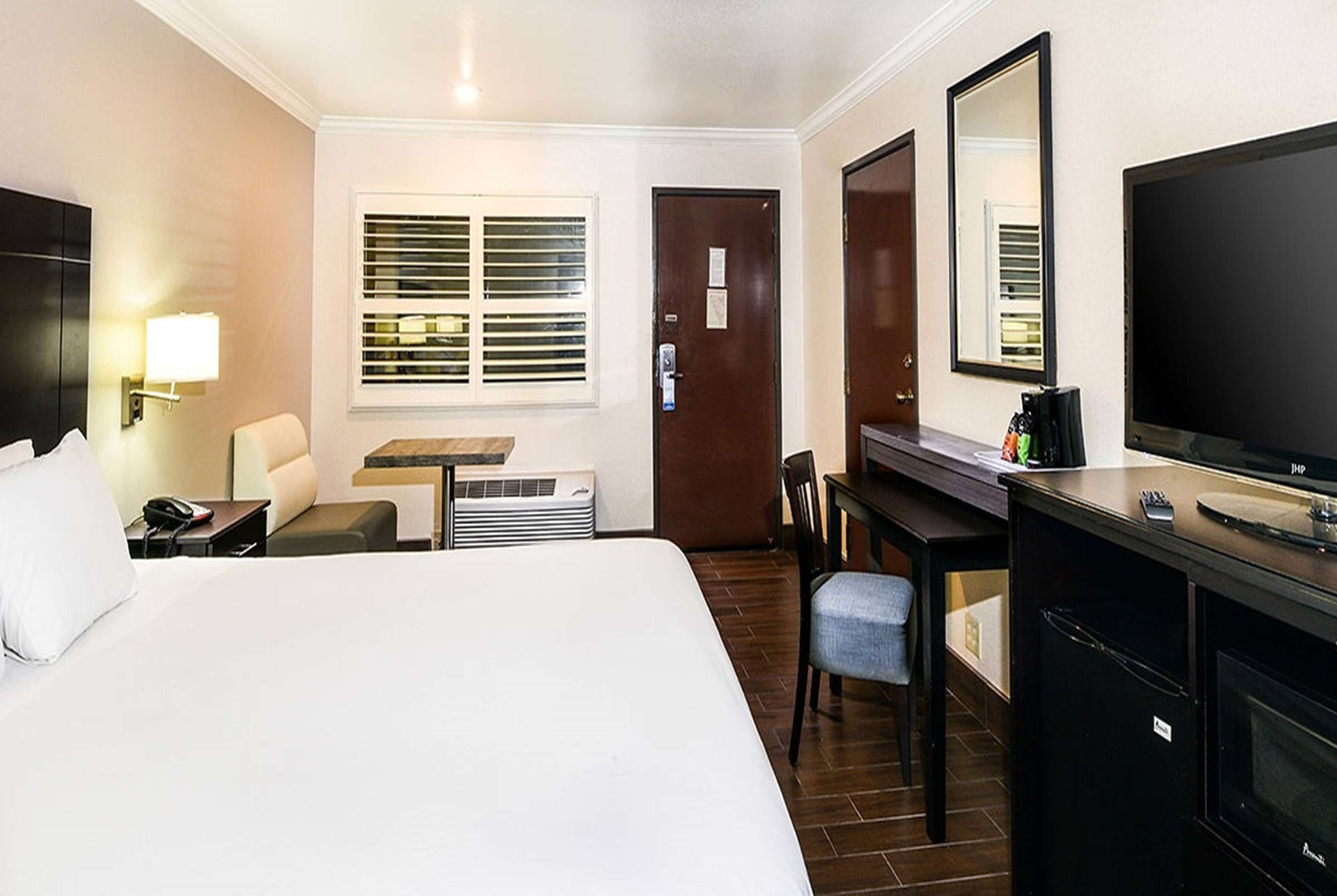 Foto - Travelodge by Wyndham Commerce Los Angeles Area