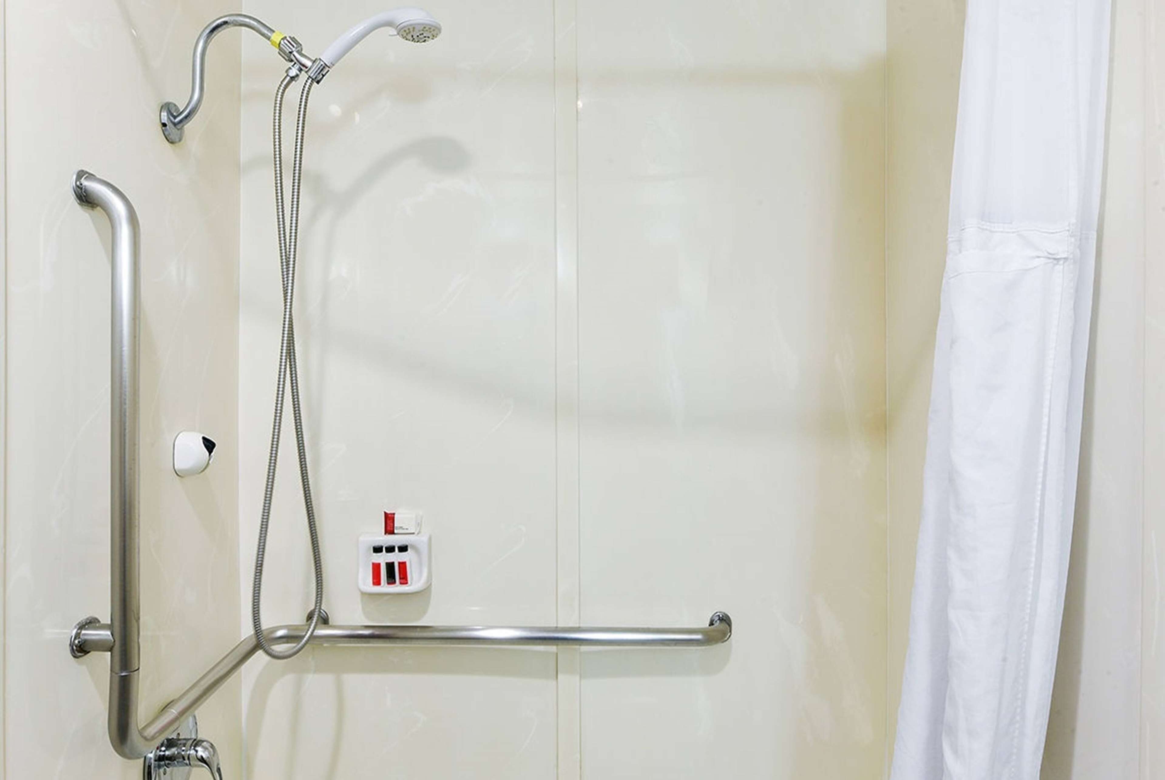 Foto - Travelodge by Wyndham Commerce Los Angeles Area