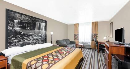 Super 8 by Wyndham Bolivar